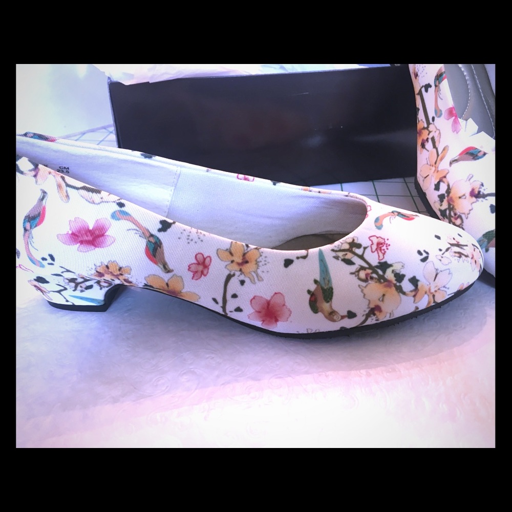 Size 6EW Soft Style Angel II by Hush Puppies NEW